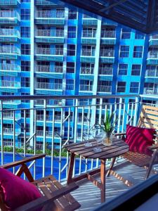 2BR at Bayshore 2 Near Okada & Airport