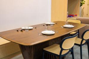 Ephram House - A-Frame Cabin Staycation with Pool, Games & BBQ For Up To 20 Guests