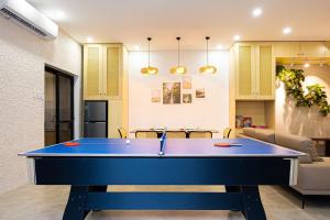 Ephram House - A-Frame Cabin Staycation with Pool, Games & BBQ For Up To 20 Guests