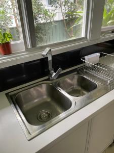 Bus Mac Uni Mac Centre Bright and Sunny