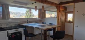 Top floor apartment with great city view