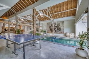 Serene 4BD Tropical Villa 5 Mins to Cemagi Beach!