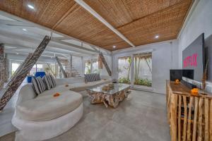 Serene 4BD Tropical Villa 5 Mins to Cemagi Beach!