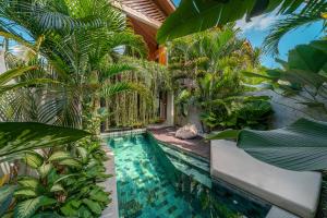Veda - Sleek 2BR Canggu Oasis with Lush Tropical Vibes!