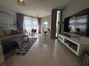 OCEAN Suite - Luxury Apartment near Grove Mall & Hospital