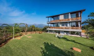 SaffronStays Satori Perch Regal - 4BR Tuscan-style villa with pool, farm meals & 270 Degree Mulshi Lake views near Pune