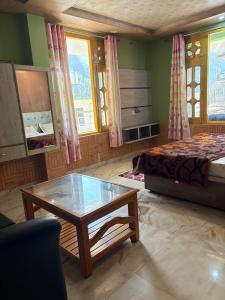 Being Himalayan Chojh