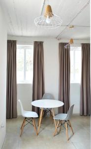 Follow the Sun Boutique Hostel - Pool, Breakfast & Sea Views