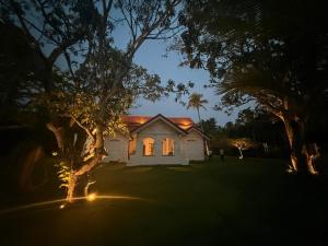 Indigaslanda Walawwa - Private Villa with Pool in Negombo