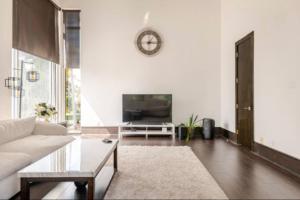 3222 sqft 3 Bedroom Townhous Amazing Rooftop View