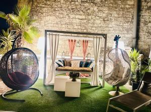 BEAUTIFUL PLACE WITH BREATHTAKING PRIVATE ROOFTOP TERRACE 210m2 IN CITY OF LOVE PARIS