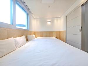 Pool and Villa Sorang