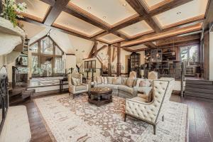 Fairway Drive Retreat home