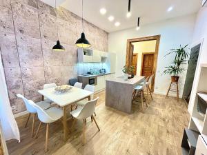 Downtown Spacious Luxury Residency - Top Central