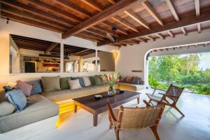 Villa Matisse, Seseh Beach