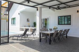 Villa Joanna, minutes from the Beach and City