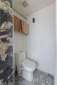 Luxury Penthouse with Jacuzzi & Views