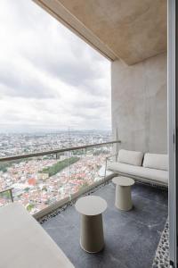 Luxury Penthouse with Jacuzzi & Views