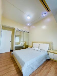 Charming 1BR condo unit Across US Embassy