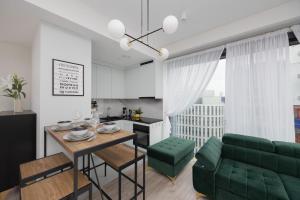 Towarowa Towers Apartments with Parking & AC by Renters Prestige