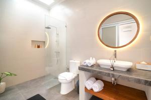 NEW 3BR Villa in Berawa with Private Pool Fast Wi-Fi close to the Beach