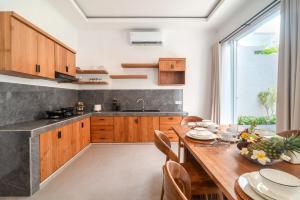 NEW 3BR Villa in Berawa with Private Pool Fast Wi-Fi close to the Beach