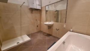 Comfortable 2BR Apartment near Belvedere Palace