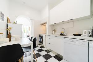 Charming 4-bedroom House with terrace