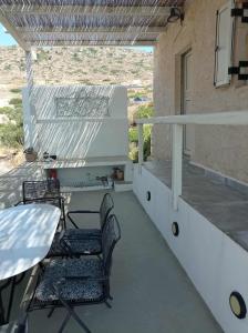 MYRTIA , Traditional Kimolos house