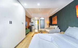 Luxe Studio with pool, gym and work space