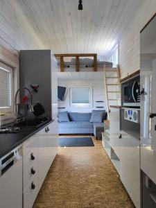 TinyHouse mit Faßsauna, beste Alleinlage direkt am Naturteich, große Terrasse - Nähe Sächsische Schweiz und Dresden - BestPrice