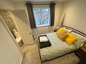 WBC R2 - Large Ensuite Room Wednesbury