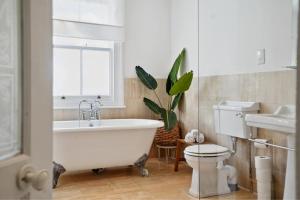 Relaxing Central Windsor Getaway for Families