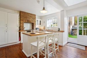 Relaxing Central Windsor Getaway for Families