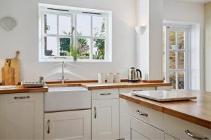 Relaxing Central Windsor Getaway for Families