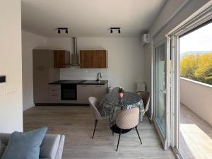 Apartment Mark - Old Town of Sinj view, parking