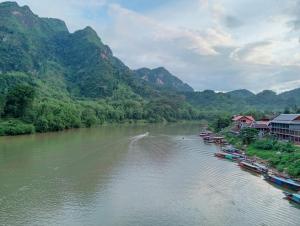 Nongkhiaw view Guest house