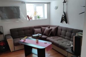 2 Bed Villa - Sleeps 7 - Private Garden - Parking