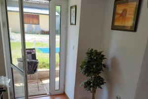 2 Bed Villa - Sleeps 7 - Private Garden - Parking