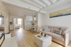 549 Suite Saint Honoré Superb Apartment in Paris