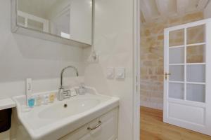 549 Suite Saint Honoré Superb Apartment in Paris