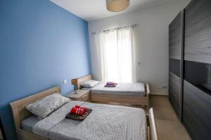 Exclusive Front Sea View 3-BDR Apartment with Pool SV 9