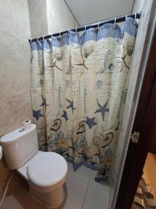 Studio apartment Transpark Cibubur with Netflix by Helens Room