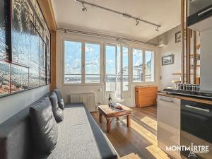 Montmartre vue sur les toits de Paris et la Tour Eiffel