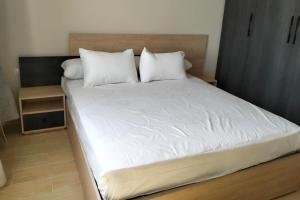 2 Bed Chalet Sleeps 4 Free Parking & Balcony