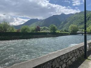 Cozy Mountain View 3-bedroom Pyrenees Apartment