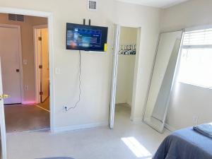 Twin or King bed w bath