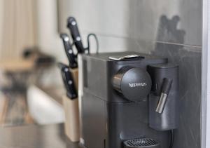 Pristine Modern Cottage with Tennis & Laundry