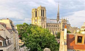 A Penthouse Balcony Esmeralda