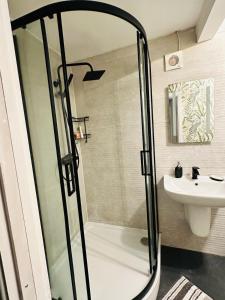 Peaceful, close to centre, Home